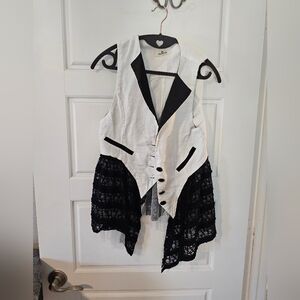 The Style White and Black Lace Vest